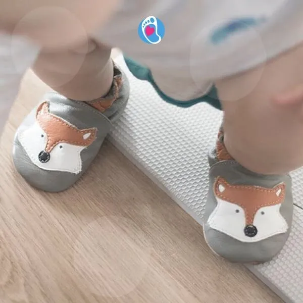 Buty do żłobka: 7 cech idealnych kapci dla zdrowych stóp dziecka