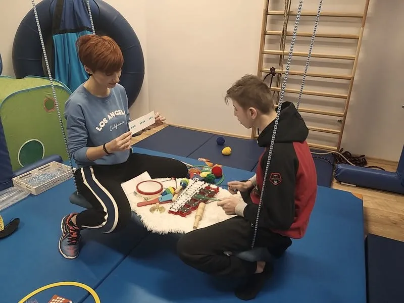 Integracja sensoryczna w domu – ćwiczenia wspierające rozwój dziecka