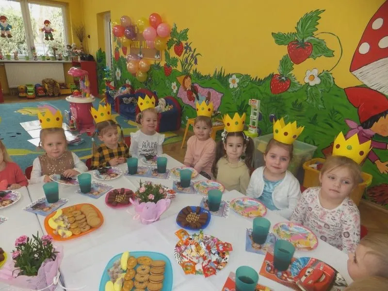 Zaskakujące pomysły na Dzień Kobiet do przedszkola, które oczarują dzieci i mamy