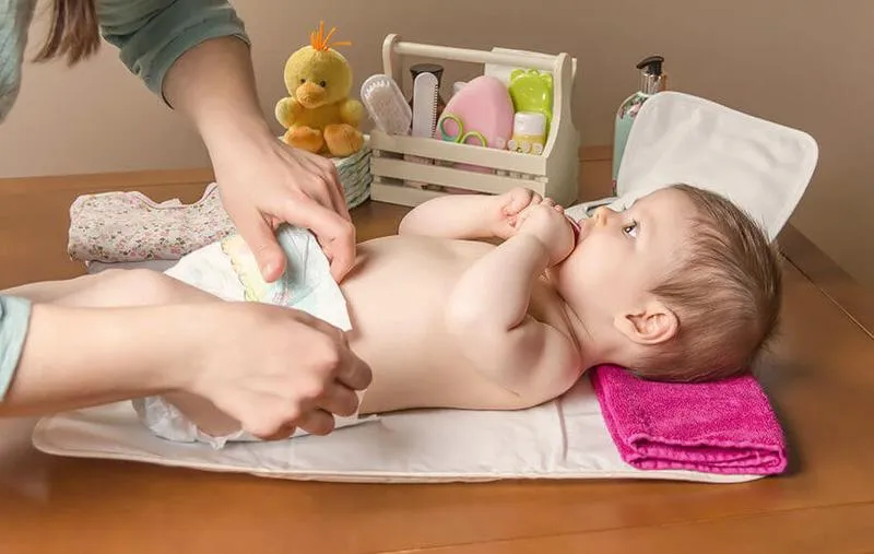 Bezpieczne przewijanie niemowlęcia