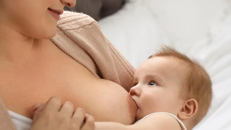 Karmienie piersią w miejscach publicznych